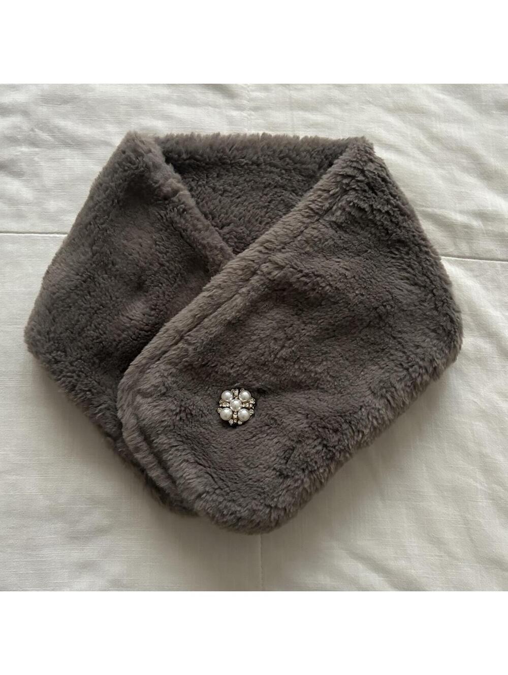 Charcoal Gray Faux Fur Neck Warmer Scarf Pearl Brooch Magnetic Closure